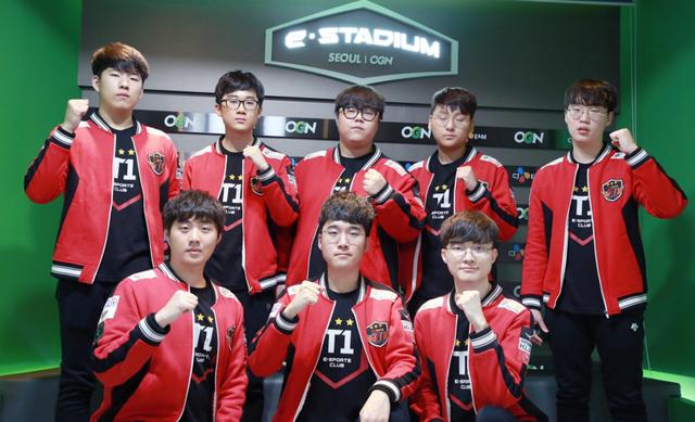 将皮球奋力 将皮球奋力